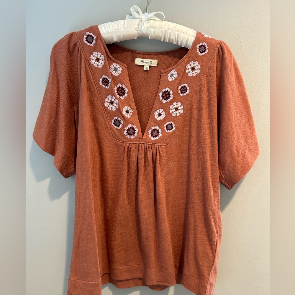 MADEWELL Embroidered knit lightspun flutter sleeve top. Size XS. EUC